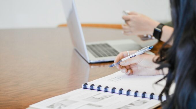 Preserving The Wisdom: How To Retain Advice From Mentors